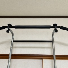 懸垂マシン（ぶら下がり健康器）の画像