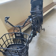 チャイルドシート付き電動自転車の画像