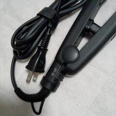 ニトリマイナスイオンヘアドライヤーとメーカー不明ヘアアイロンの画像