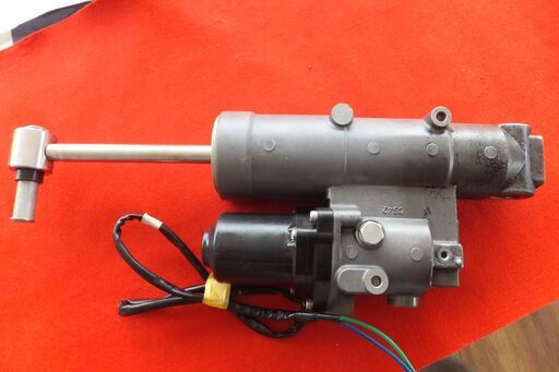 ヤマハ　船外機　チルトASSY　作動確認済み　使用時間　１５０時間くらい　新品に近いです