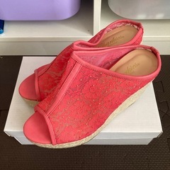 婦人　ザンダル