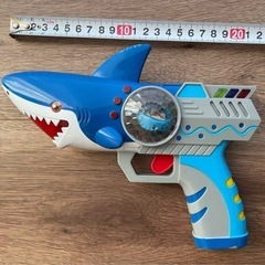 サメ　フラッシュガン　光る　鳴る　鉄砲