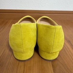 パンプス ローヒール イエロー 23.0cmの画像