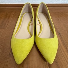 パンプス ローヒール イエロー 23.0cmの画像
