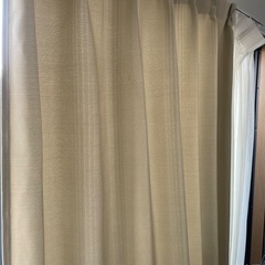 カーテン　ベェージュ