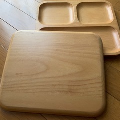 【今週2枚で200円】【中古】「ニトリ製⭐︎アカシアの木🌲のプレート2枚」の画像