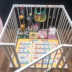 ファルスカ木製ベビーサークル、玩具、洗剤、お菓子など
