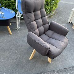 リサイクルショップどりーむ天保山店　No2186 回転ファブリックチェア　アイリスオーヤマ　定価１万円　状態良好🎵　ダークブラウン　とってもオシャレ♪の画像