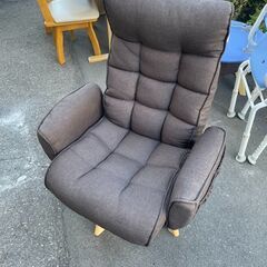 リサイクルショップどりーむ天保山店　No2186 回転ファブリックチェア　アイリスオーヤマ　定価１万円　状態良好🎵　ダークブラウン　とってもオシャレ♪の画像