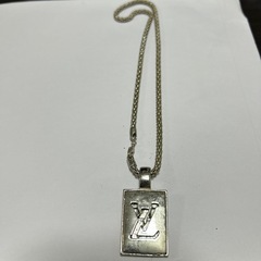 Louis Vuitton ロゴプレートネックレス