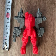 戦隊ヒーロー フィギュア 赤とグレーの画像