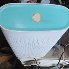 １人用　机＆ベット横　加湿器　消音です。