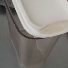 【mana】冷蔵庫のすき間に入る 冷水筒 1L