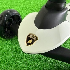 新品未使用 ランボルギーニ 三輪キックスクーター｜着脱式シート付き・高さ調整可能の画像
