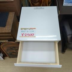 サイドテーブル  清潔感のあるホワイト 格安販売  【浜村鹿野温泉ICから3分 買取本舗、 宮本リサイクル 営業時間9～19時 定休日水曜のみ←連絡できませんm(_ _)m】の画像