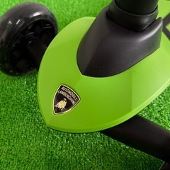 新品未使用 ランボルギーニ 三輪キックスクーター｜着脱式シート付き・高さ調整可能の画像