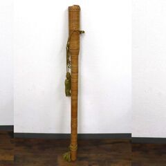 【ヤ取】≪ZS388ジ≫矢筒 弓矢ケース/矢入れ 竹製/竹編製 全長約101.5cm/直径6cm 弓道具/和弓 スポーツ用品 武具/武道具 飾り紐付き/現状品の画像