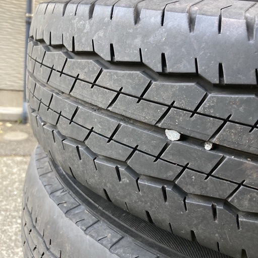 ハイエース 15インチ　195/80R15 107/105N LTタイヤ ４本 