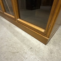 キリツ 起立木工 本棚 ブックシェルフ 木製ガラスキャビネットナラコハク エデン ビンテージ　 の画像