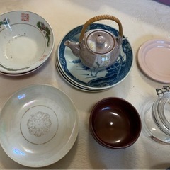 古い皿、どんぶり等の画像