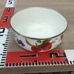 0504-179 生活雑貨　ホーロー容器　※蓋なし