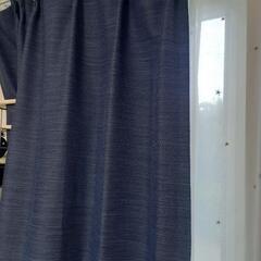 ニトリの遮光カーテン(ネイビー)幅100✕丈200✕2枚の画像