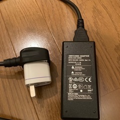 Wahoo KICKR v4スマートトレーナー + トレーニングマットの画像
