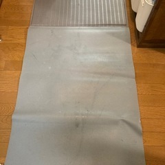 Wahoo KICKR v4スマートトレーナー + トレーニングマットの画像