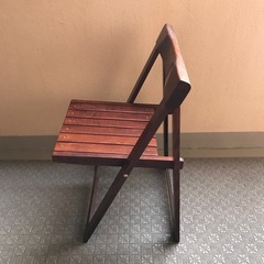 木製イスの画像