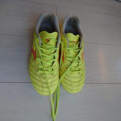 サッカーシューズ　23.0cm