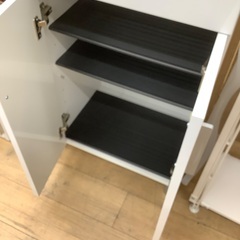 ミラー付きシューズボックスのご紹介です。の画像