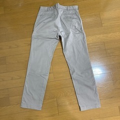 UNIQLO メンズＭ　モスグレーボトムスの画像