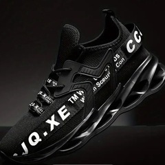 🉐24.5cmの黒色のスニーカー❣️の画像