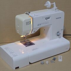 グッドデザイン賞を受賞した昭和レトロなTOYOTA QB1 コンパクトミシンの画像