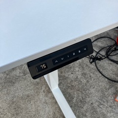 昇降デスク　オフィス用品　キャスター付き　PCデスク　机　テーブル　白　ホワイト　動作okの画像