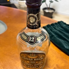Chivas Regal 12年 スコッチウイスキー空瓶と保管用ベルベットポーチの画像