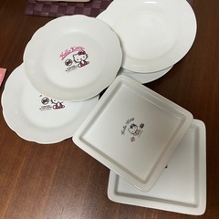 キティちゃんの食器の画像