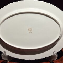Noritake（ノリタケ）スタジオコレクション 楕円形サービングプレート（花柄・ボーンチャイナ製）／店舗改装・新築建て替えに伴い、装飾品・備品・家具を譲渡いたしますの画像