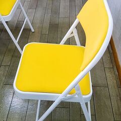  中古　折りたたみチェア イエロー　1脚分　デスクチェア 会議椅子 ダイニングチェア オフィスチェア スタッキングチェア 簡易椅子 折りたたみ椅子 パイプ椅子 座面ゆったり 背もたれ付き 軽量 省スペース 防水 通気性 人間工学 疲れない 耐荷重450KG シンプル 仕事 勉強 オフイス 自宅用　かわいい　黄色　黄緑　イエロー　　の画像