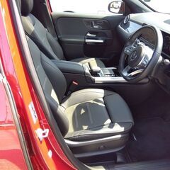 R.4(2022)年 メルセデス・ベンツ GLAクラス GLA200d 4マチック AMGラインパッケージ 4WD ★ ワインレッド  オートマ　全方位カメラ　ETC2.0　ドラレコ　パワーバックドア　置くだけ充電　フルオプション　純正AW19Inc　車検7年12月　17261の画像