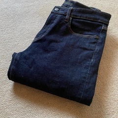 美品濃紺未使用近いUNIQLOスキニースリムタイトフィットデニム...
