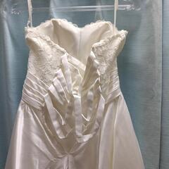ベアトップ　ウェディングドレスの画像
