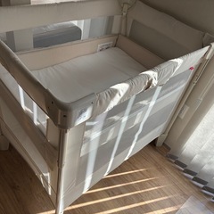 アップリカ　ココネルエアー　ベビーベッド