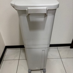ゴミ箱
の画像
