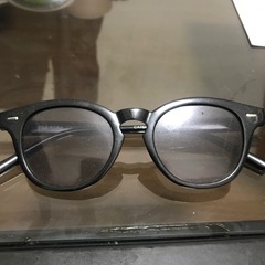 無印のサングラス