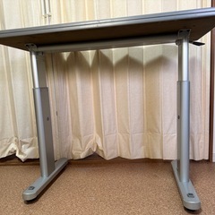 昇降式デスクの画像