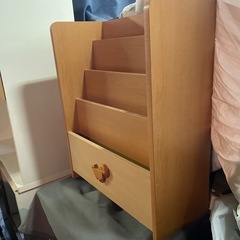 白井産業　ピノコロ　絵本棚　リスちゃん