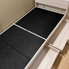 【取引中】シングルベッドフレーム　引き出し付き