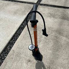 GIANT クロスバイク（ライト・空気入れ付き）すぐ乗れます！