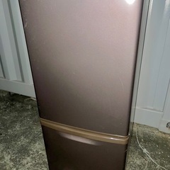 (運搬費込み)(ほぼ新品)パナソニック冷蔵庫